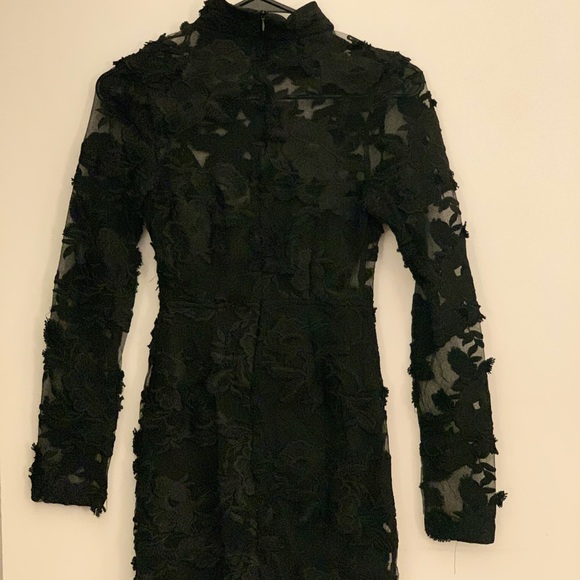 High neck mini dress in lace - Picture 3 of 6